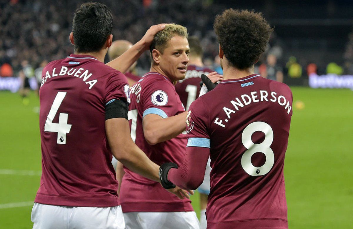 Chicharito Hernández con el West Ham.