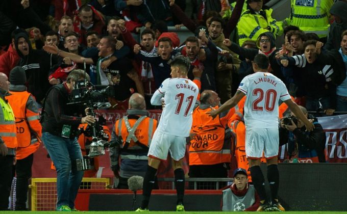 Correa celebra el gol del empate en Liverpool.