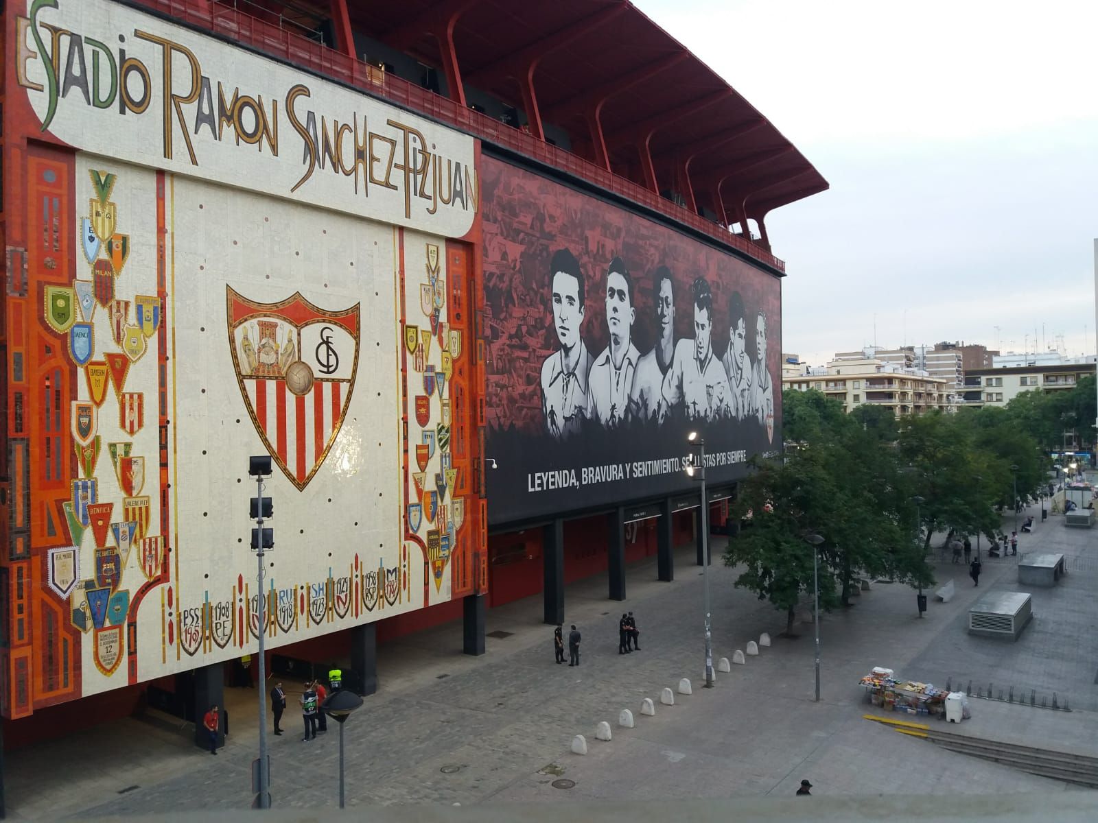 Fachada exterior del Ramón Sánchez-Pizjuán.