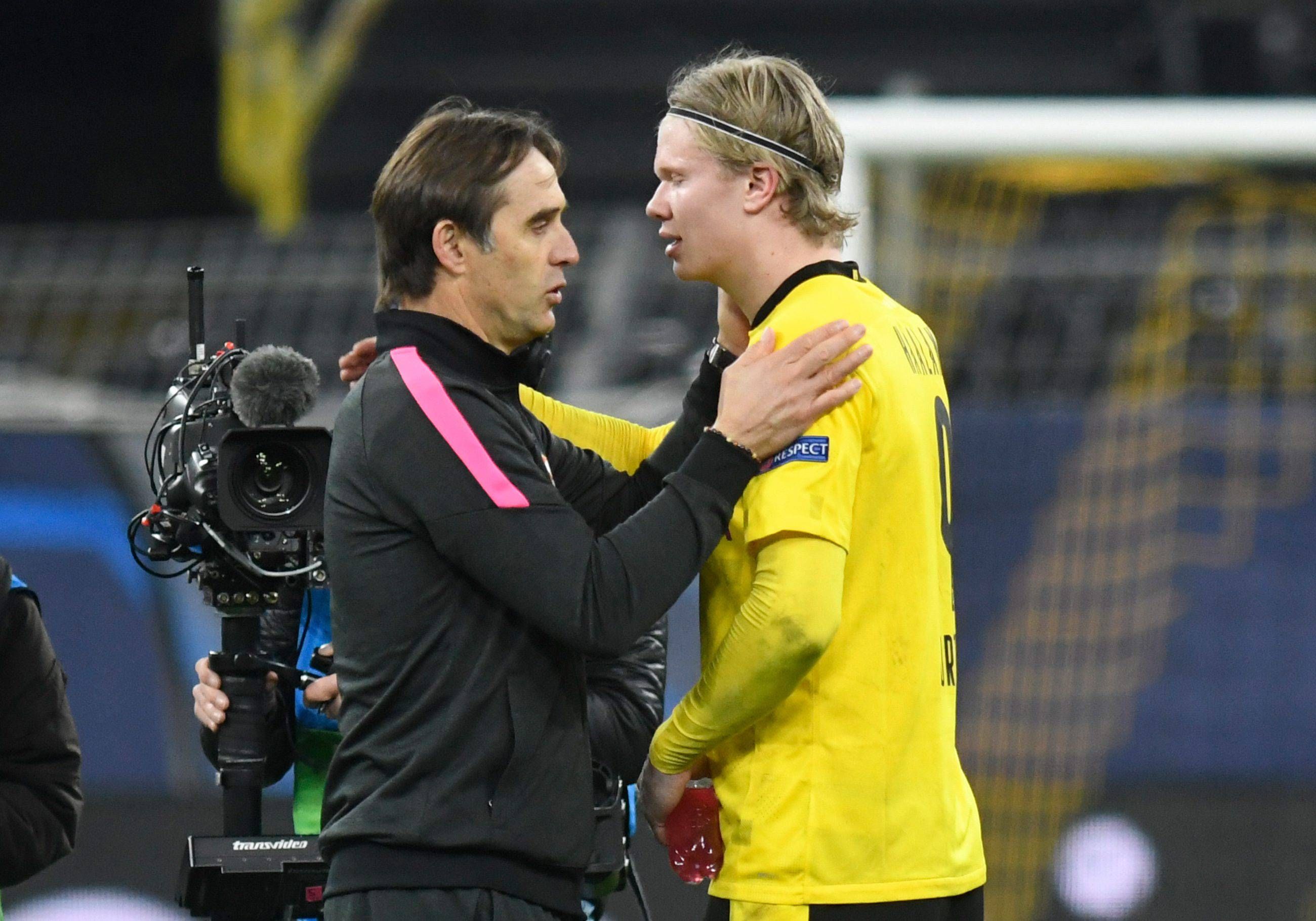  Lopetegui saluda a Haaland tras el pitido final.