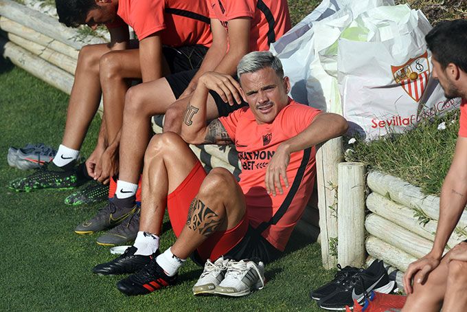 Roque Mesa en el entrenamiento de este lunes en Lagos.