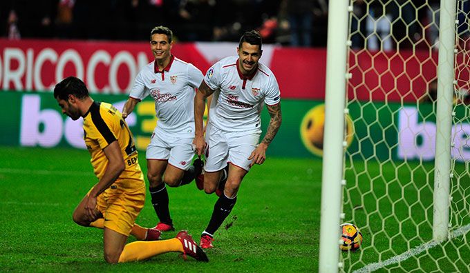 Vitolo celebra su gol ante el Málaga.