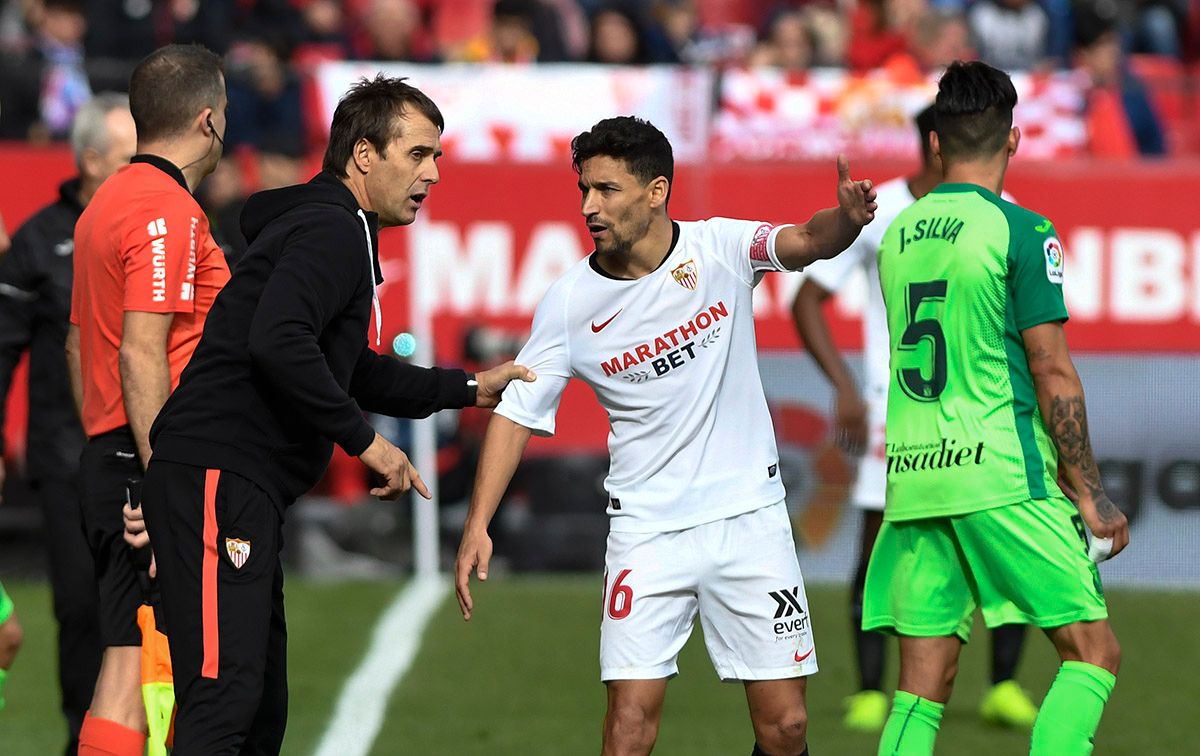  Lopetegui da instrucciones a Navas durante el partido.