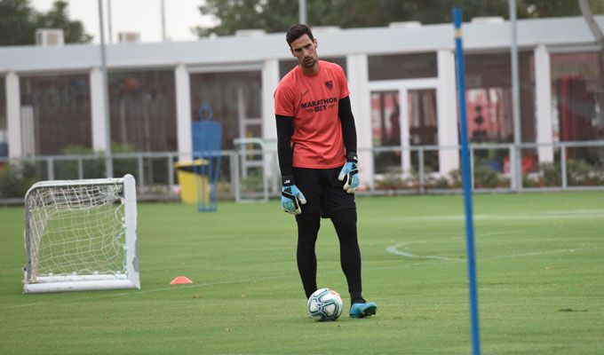 Sergio Rico, entrenando con el Sevilla.