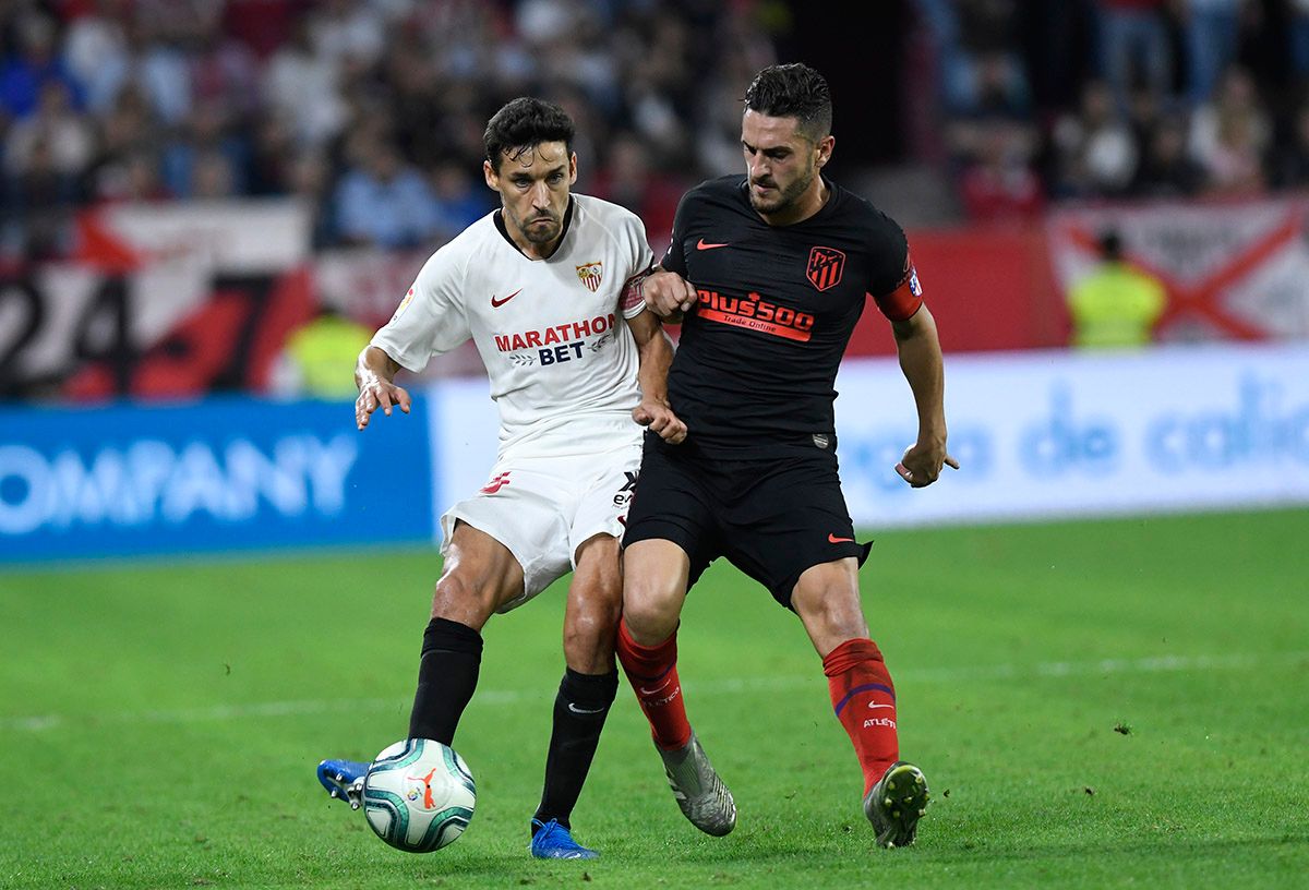  El Atlético de Madrid, jugando en Nervión con su camiseta negra de Nike.