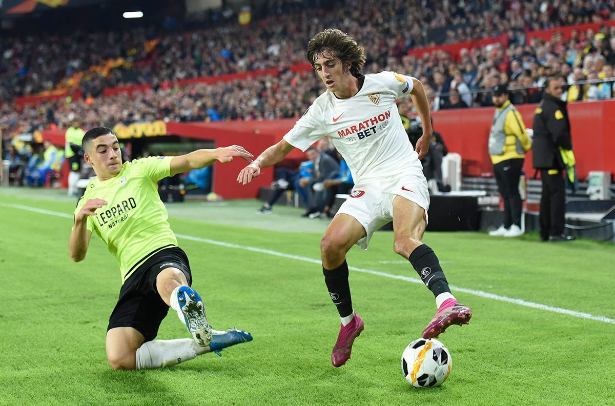  Bryan Gil, jugando la UEFA Europa League con el Sevilla.