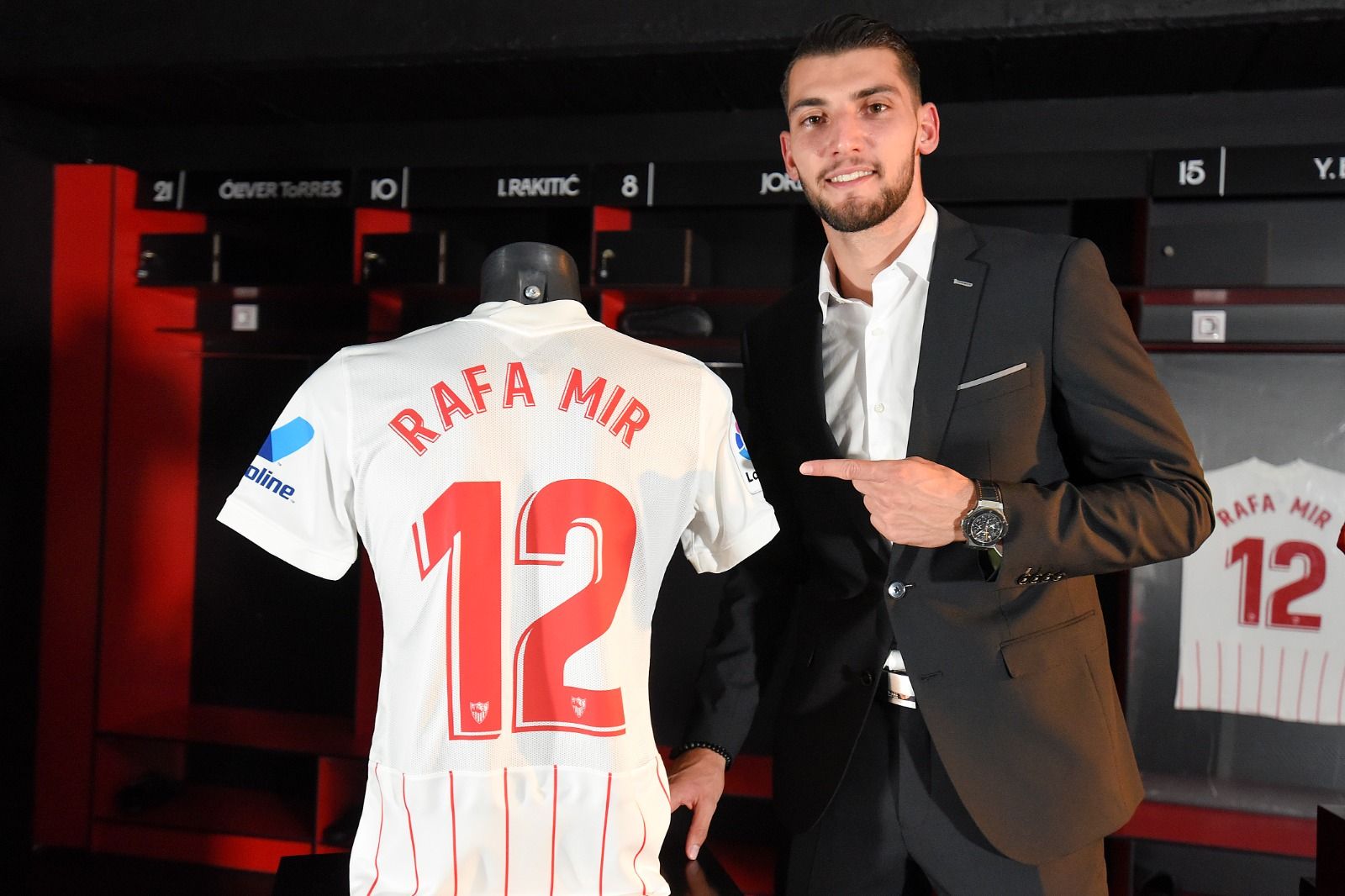 Rafa Mir, a su llegada al Sevilla.