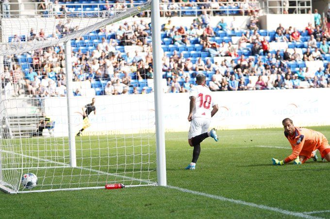  Banega celebra el gol de la victoria ante el Hoffenheim.
