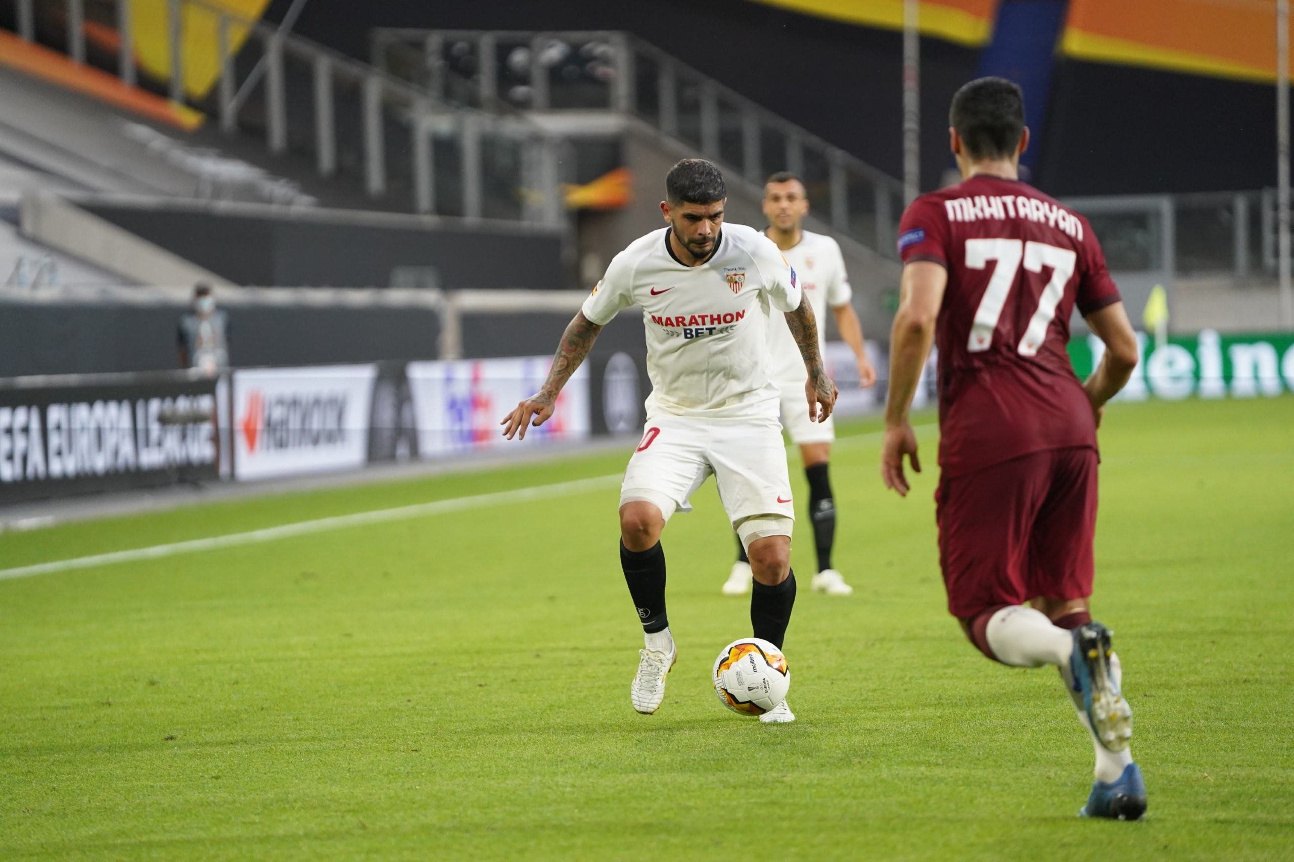  Éver Banega, en el partido ante la Roma.