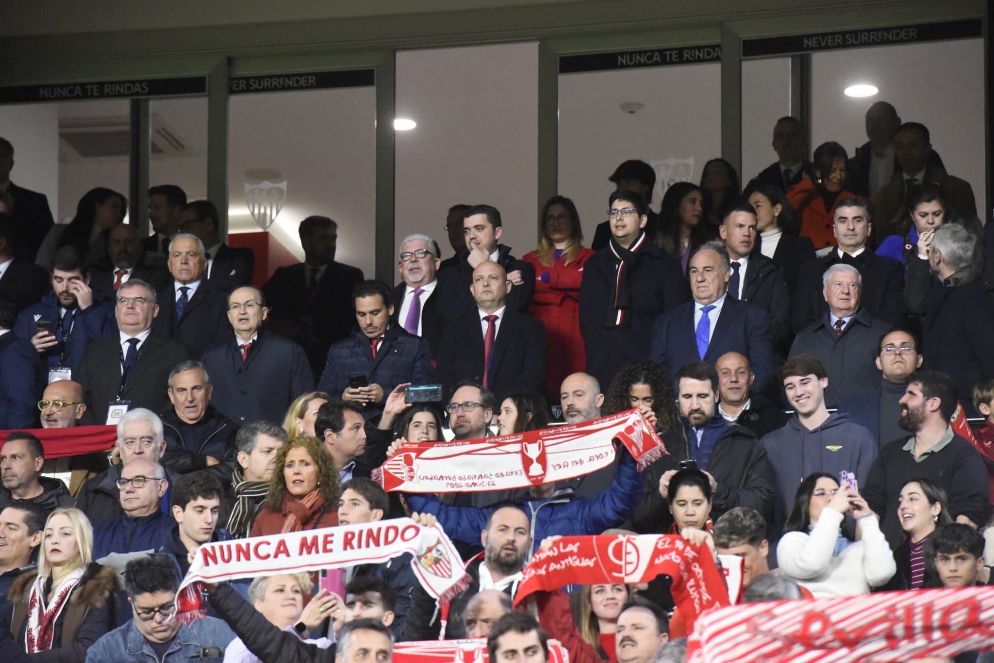  El palco presidencial, ante el Cádiz