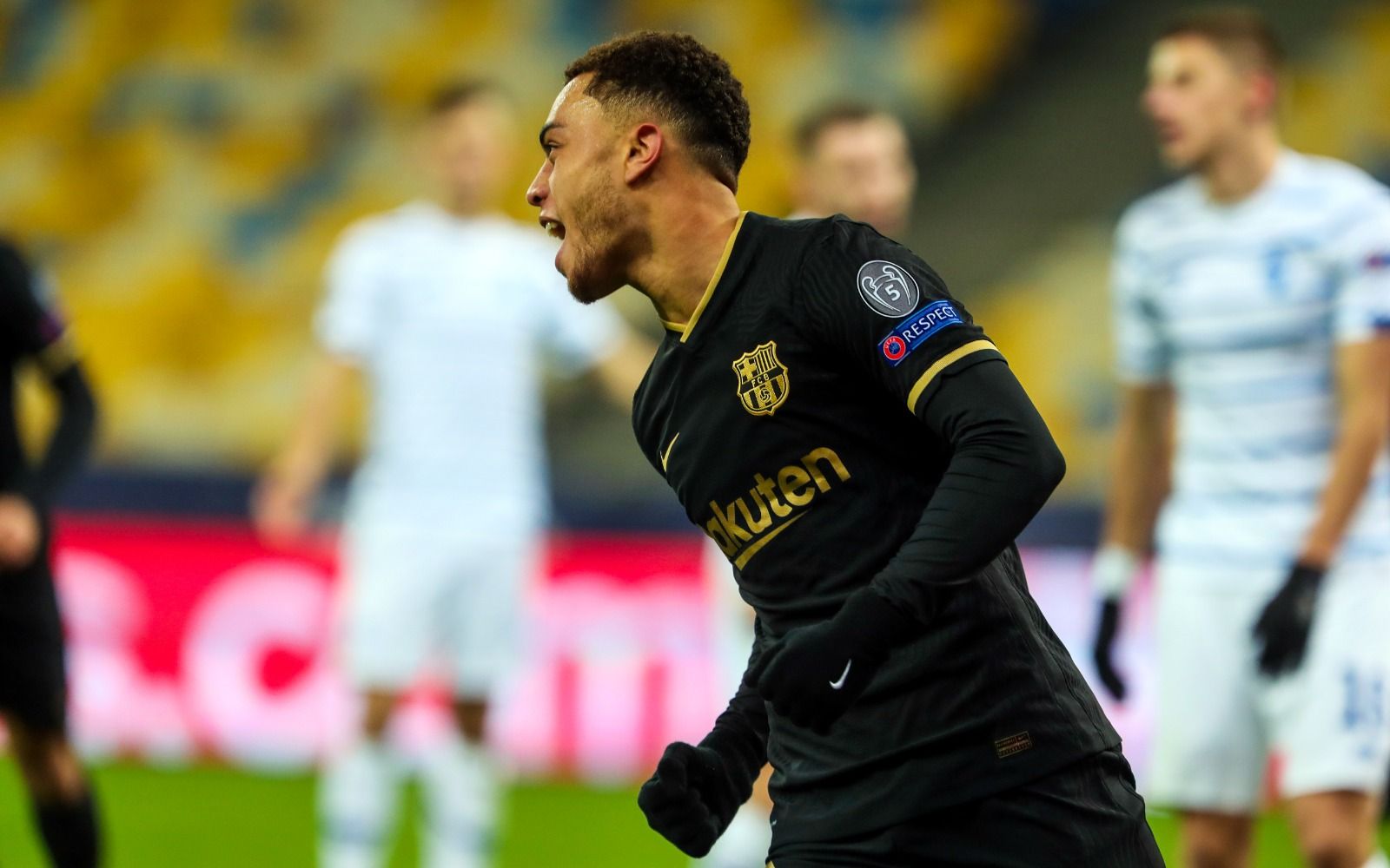  Sergiño Dest, uno de los jugadores que el Barça podría ofrecer por Koundé.