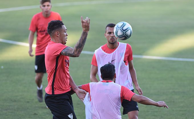 Ocampos, Joan Jordán y Nolito, en el entrenamiento.
