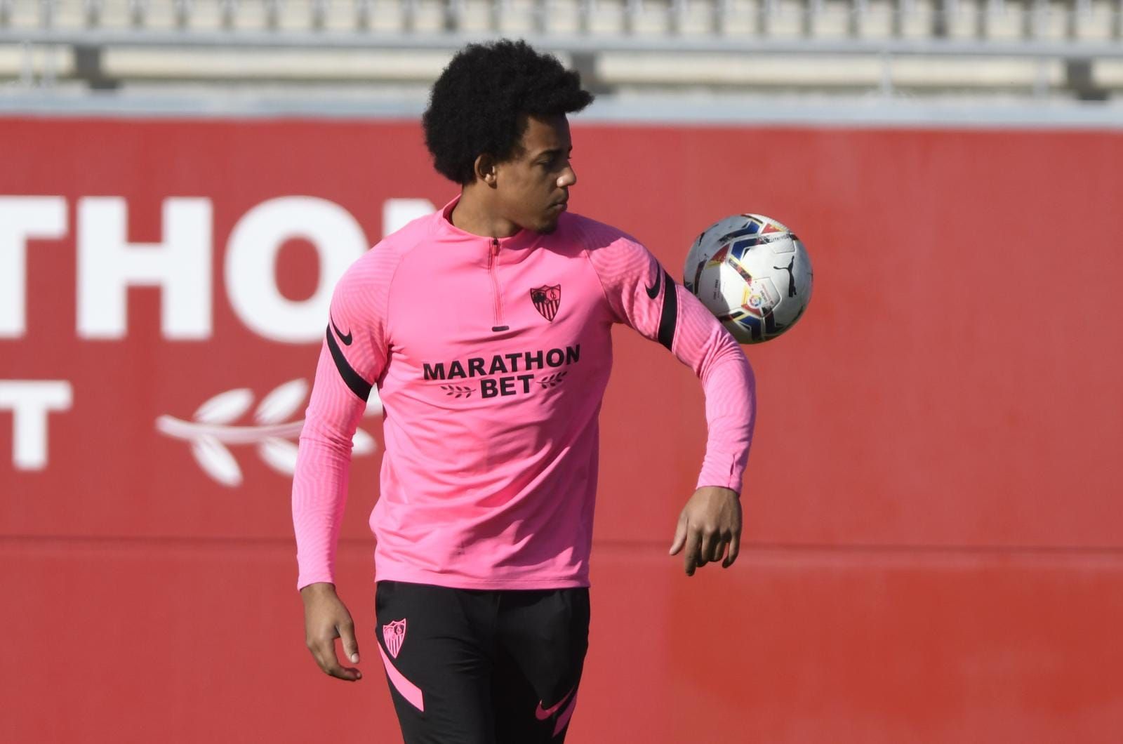  Koundé, en el entrenamiento de este viernes.