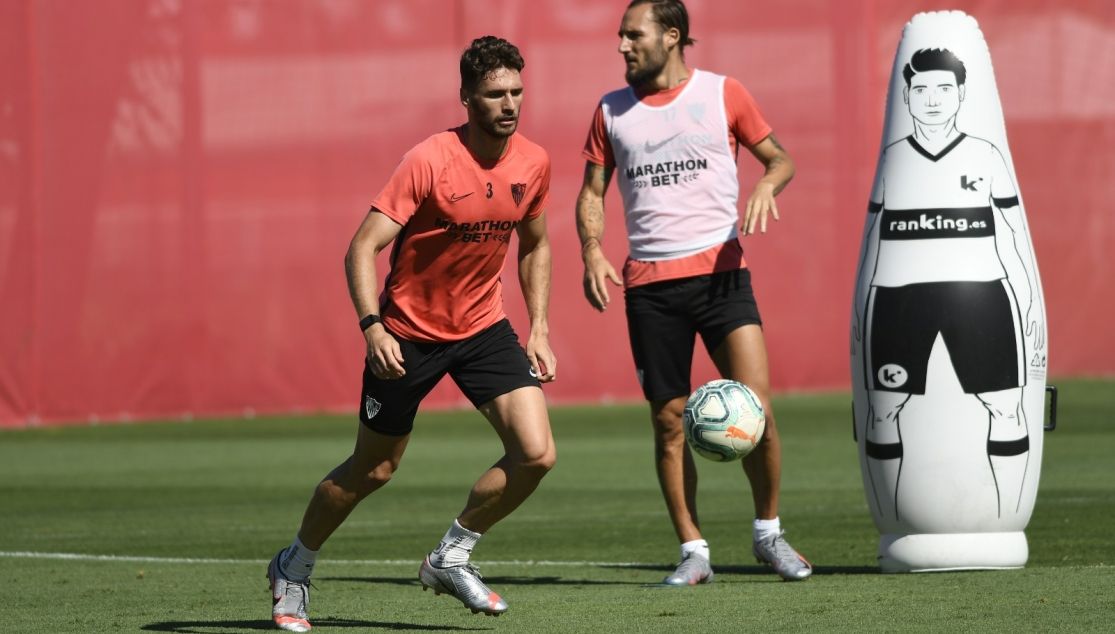  Sergi Gómez y Gudelj, posibles sustitutos de Koundé, en un entrenamiento de la pasada campaña.