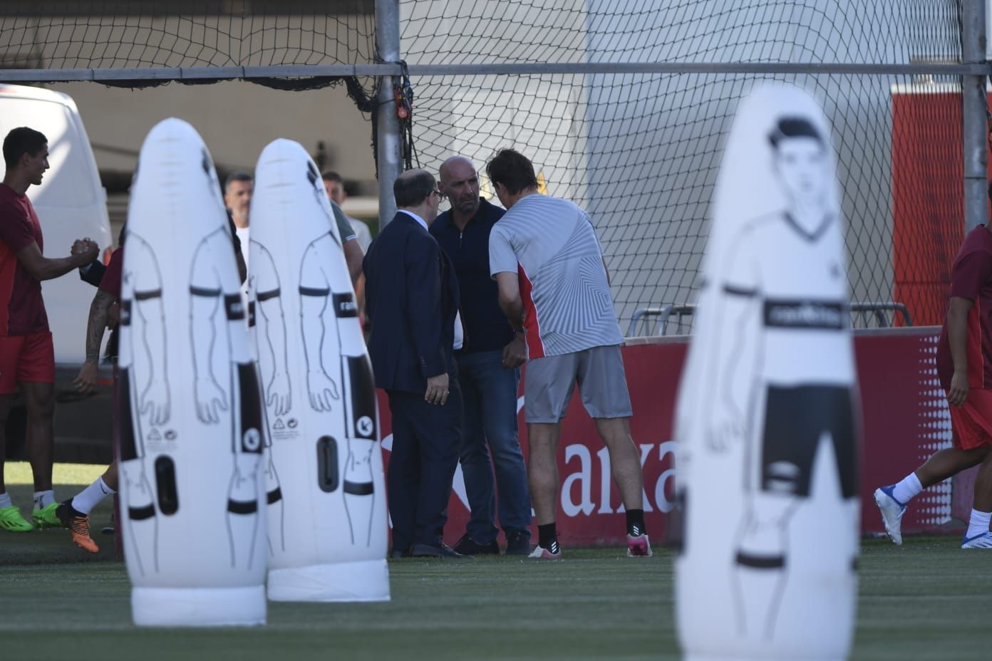 Lopetegui, Monchi y Castro, en el primer entrenamiento de la pretemporada.