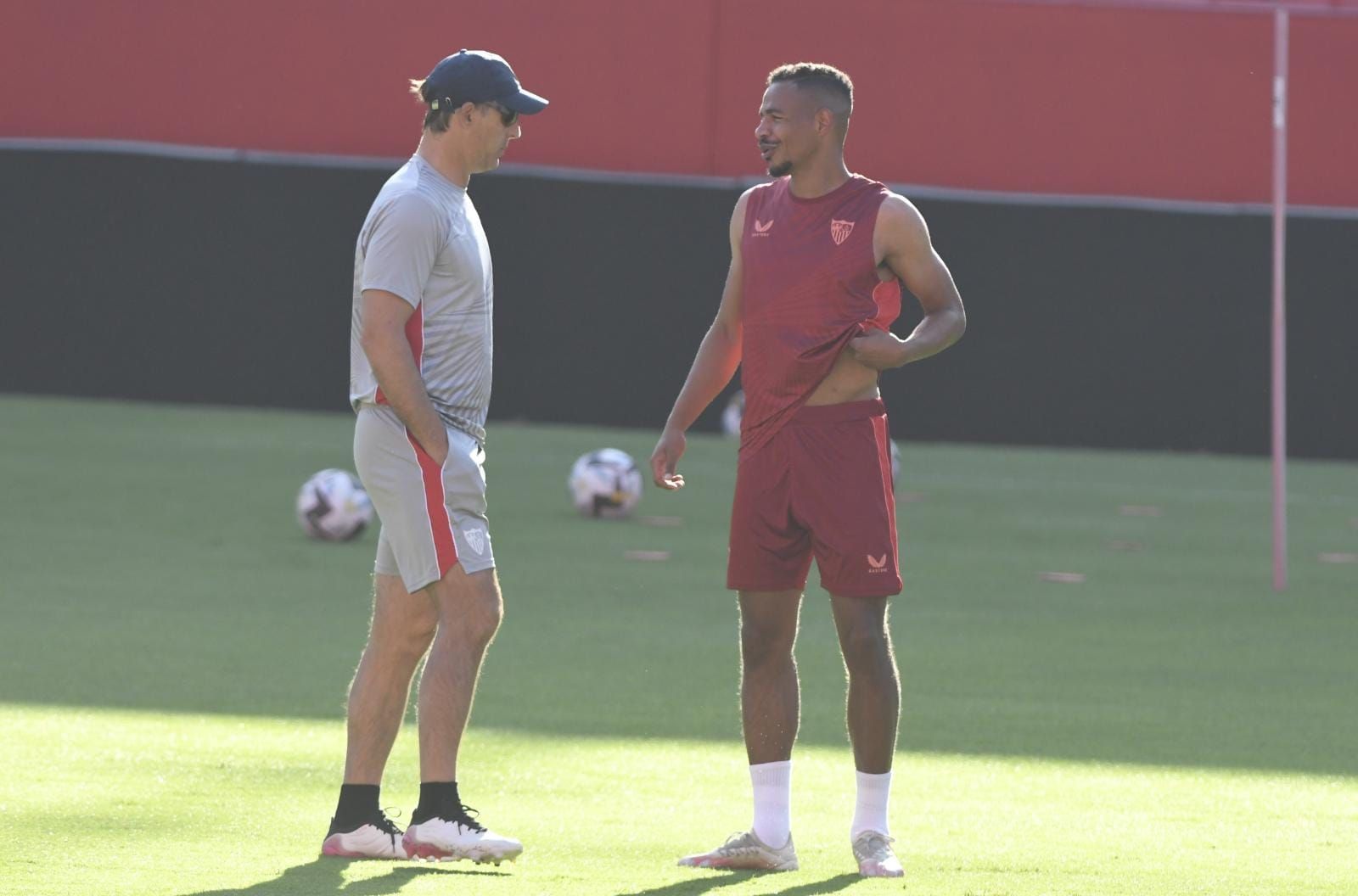  Fernando y Lopetegui charlan en el entrenamiento de este viernes.
