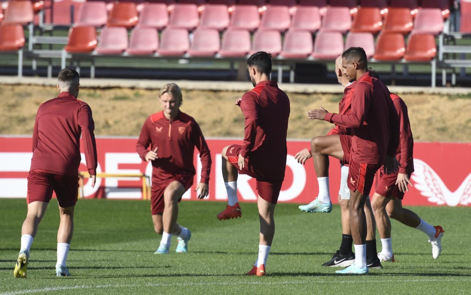  Fernando, que no entra en el once del Sevilla, en el entrenamiento de este lunes.