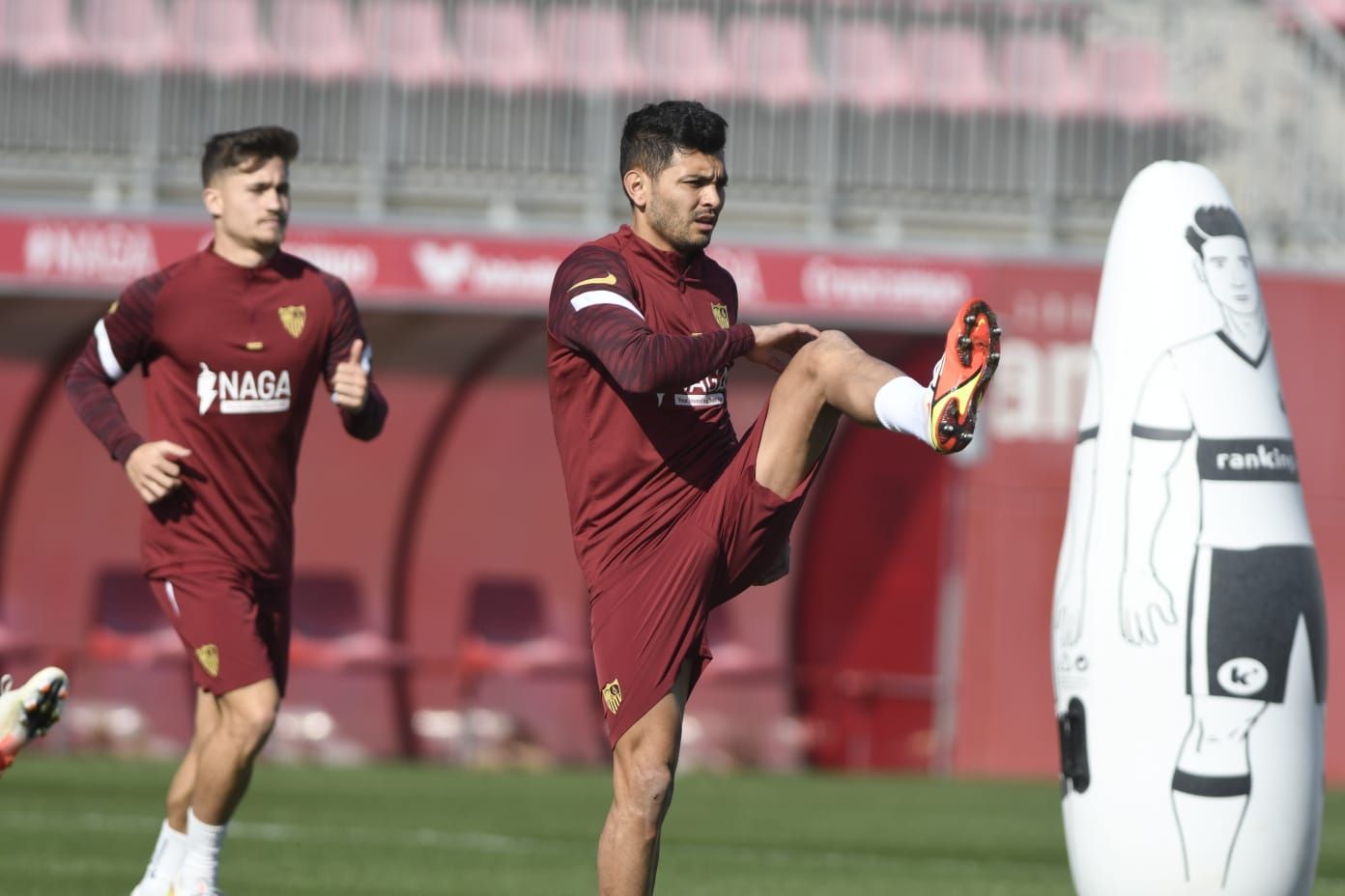 Tecatito, en el entrenamiento de este martes.