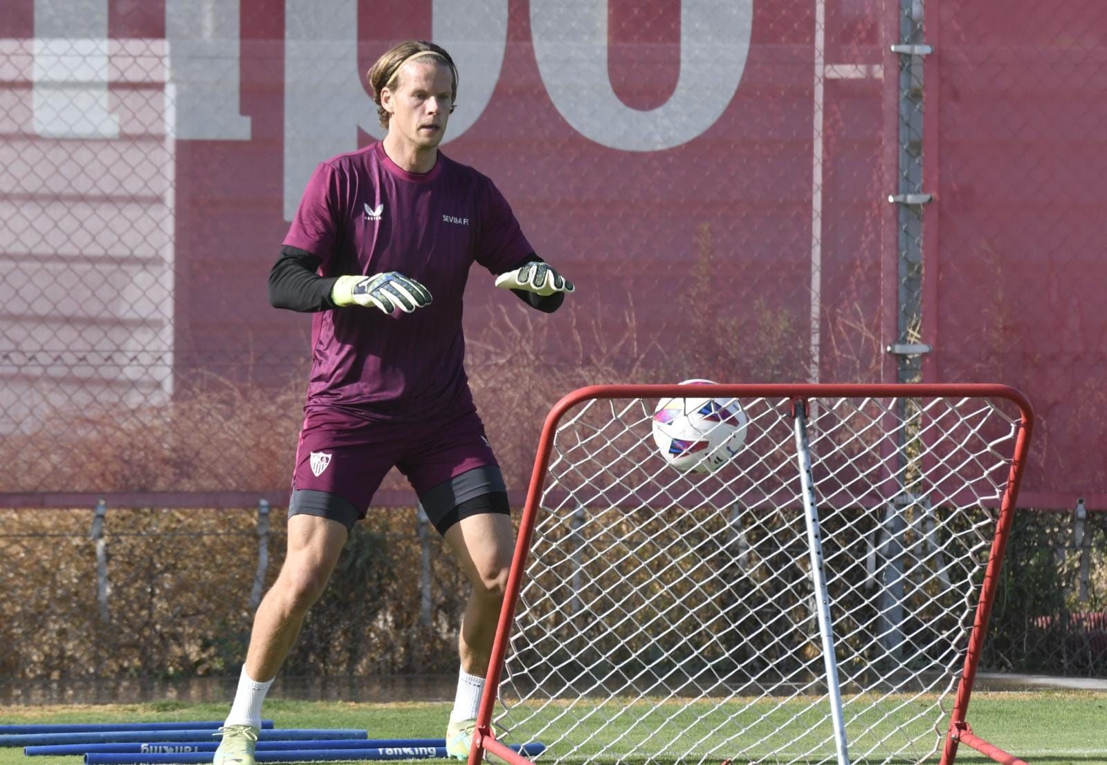  Nyland, en su primer entrenamiento con el Sevilla.