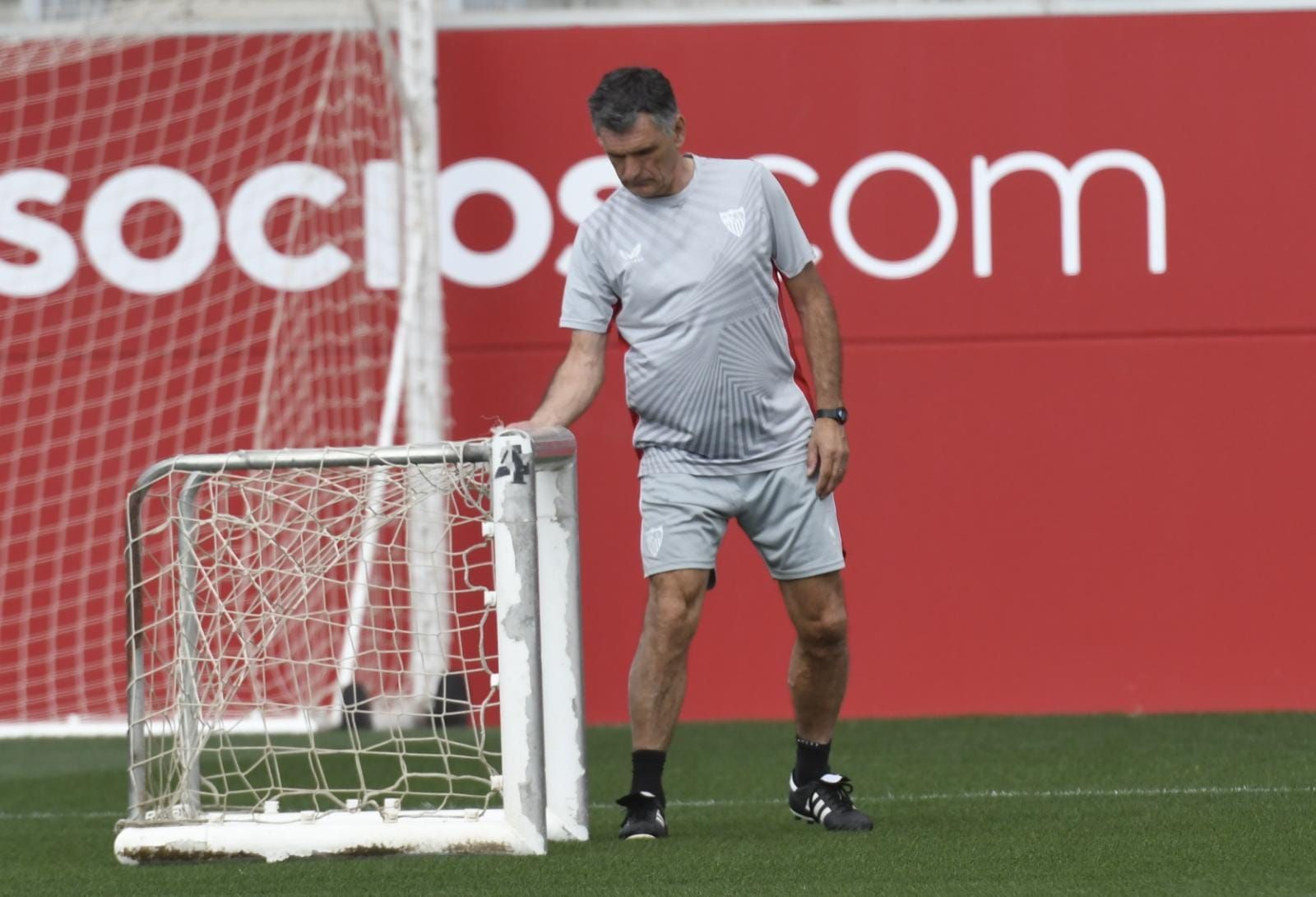  Mendilibar, en el entrenamiento de este sábado del Sevilla FC.