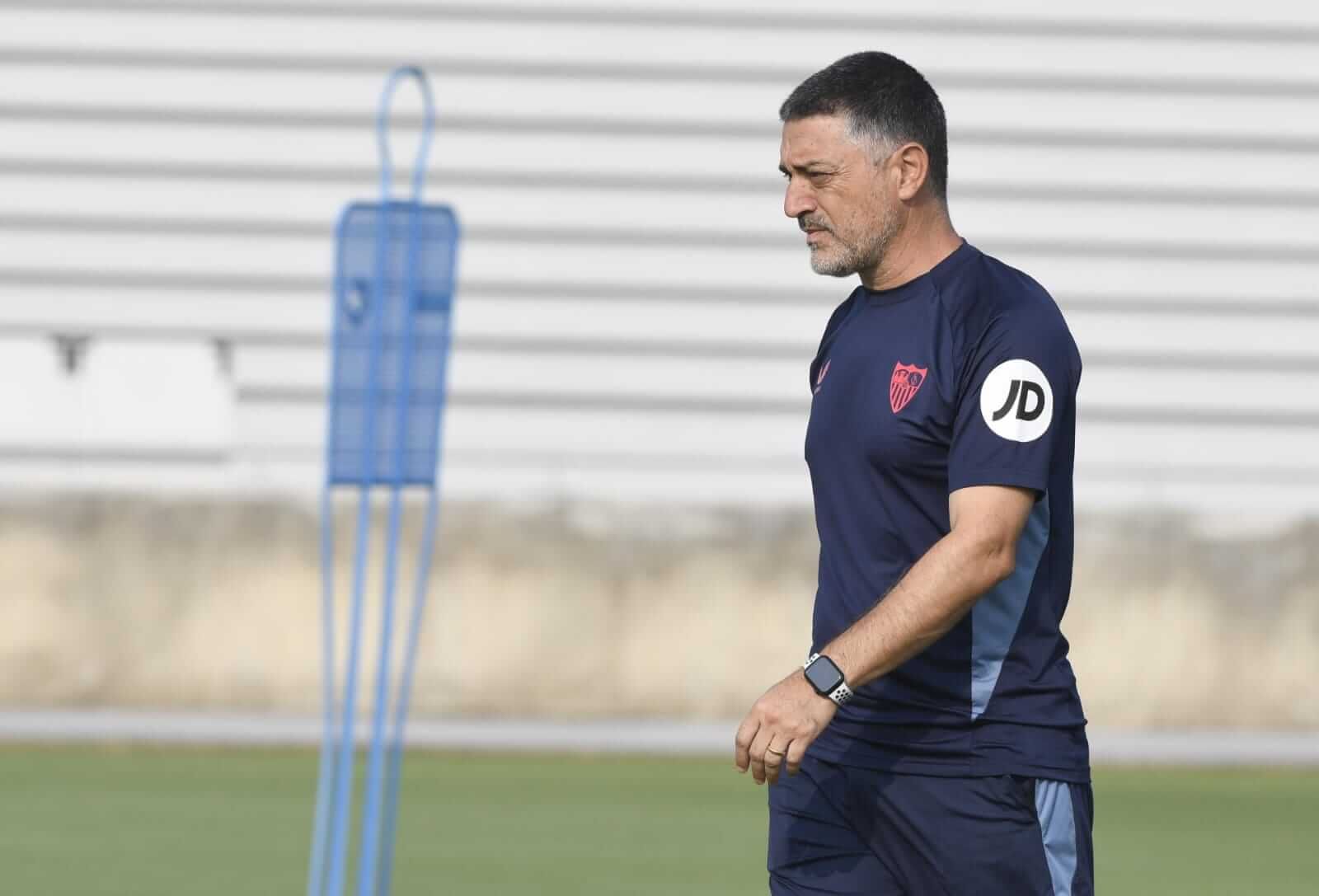 García Pimienta, en el entrenamiento previo al partido ante el Valladolid.