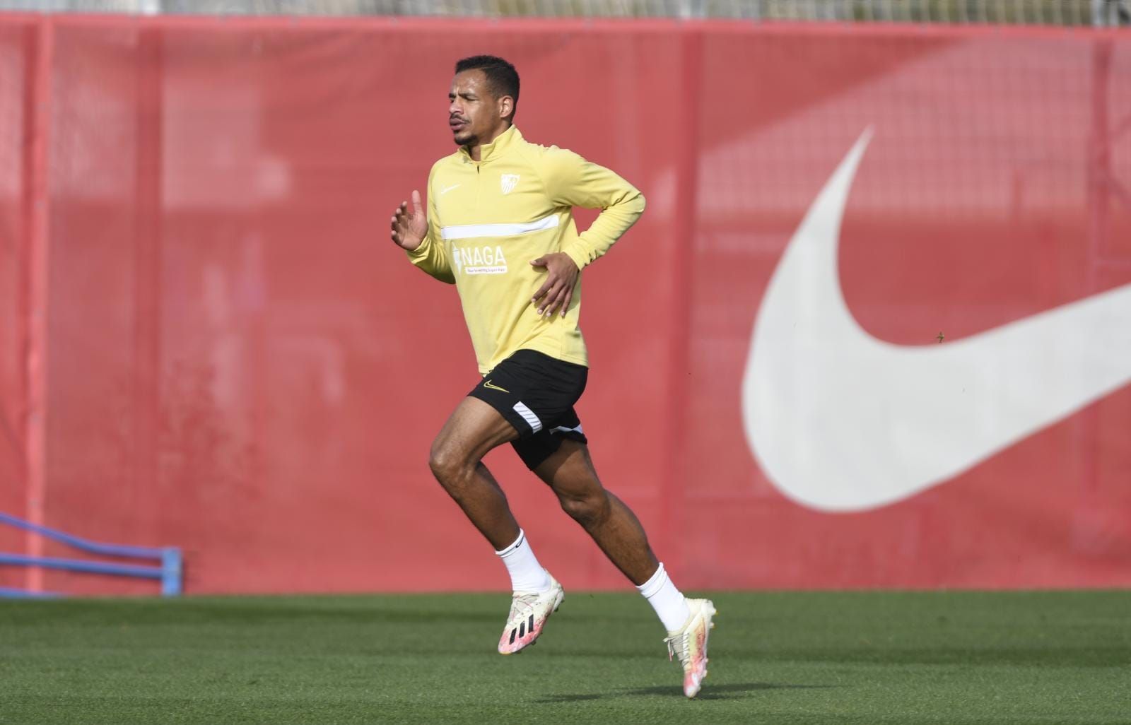  Fernando, en un entrenamiento del Sevilla.
