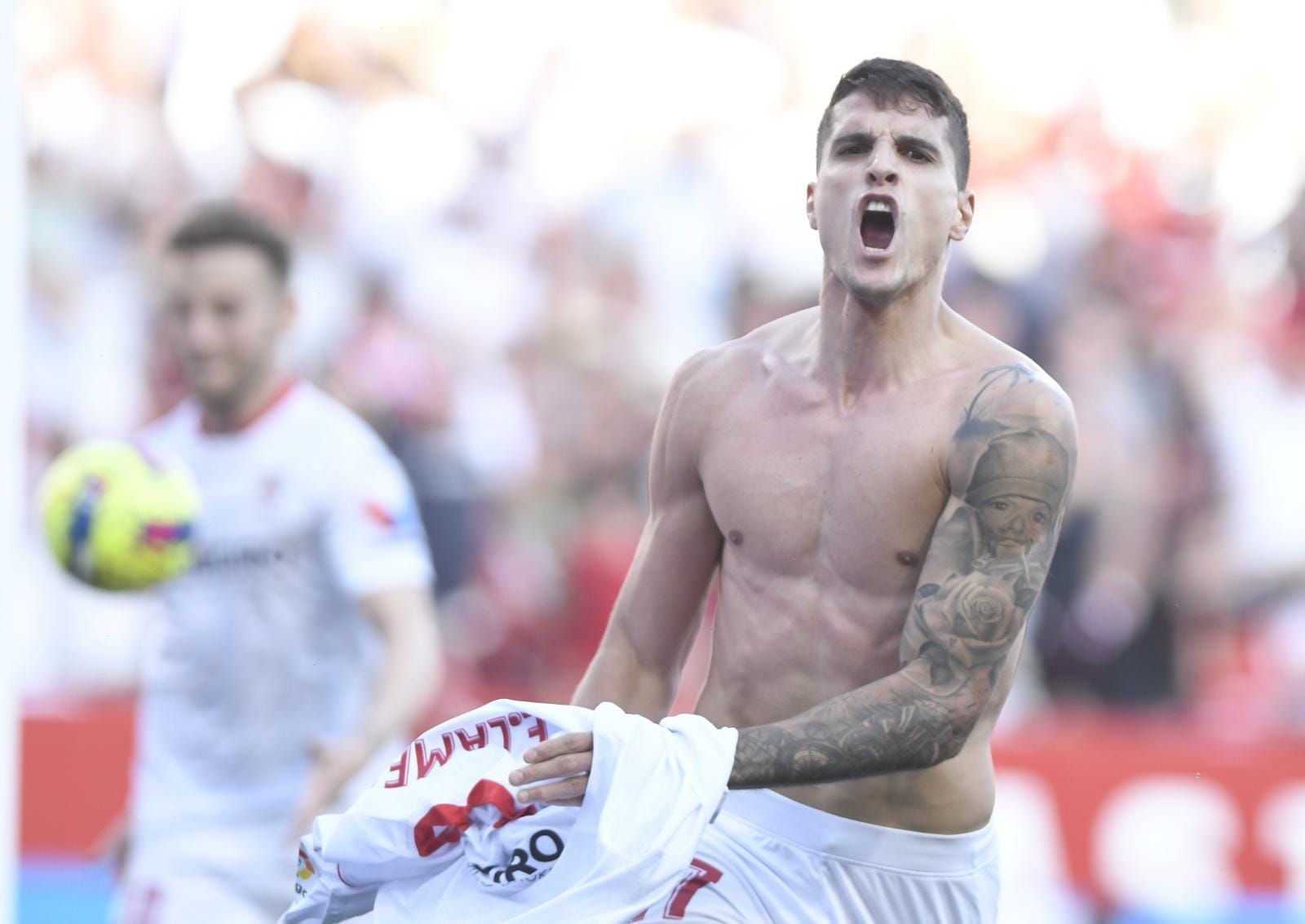 Erik Lamela celebra su gol al Almería