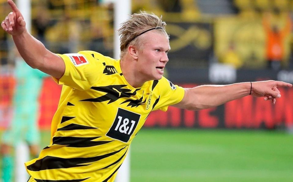  Erling Braut Haaland celebra un gol con el Borussia Dortmund.