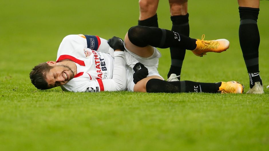  Sergio Escudero, lesionado en el Krasnodar Stadium.