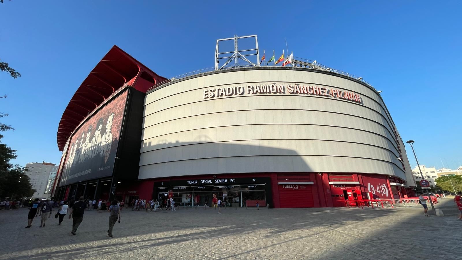 Parte exterior del Estadio Ramón Sánchez-Pizjuán, lugar donde se congregarán los manifestantes.