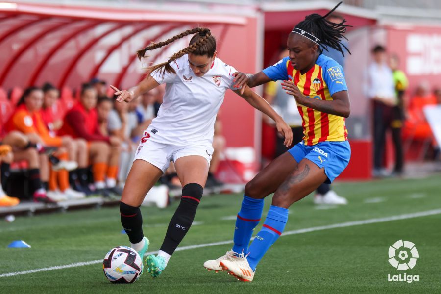  Imagen del partido entre el Sevilla Femenino y el Valencia Femenino.