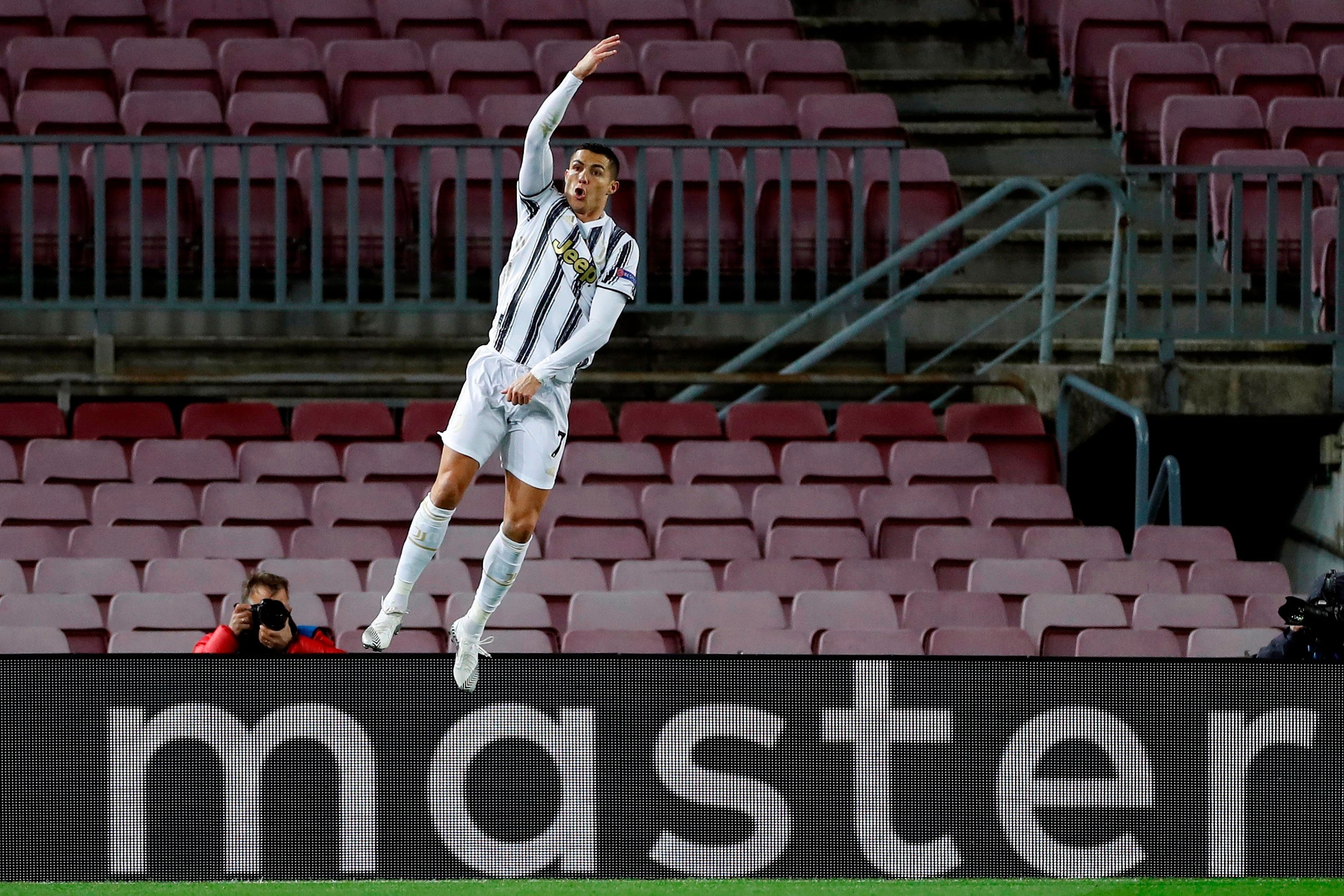  Cristiano Ronaldo, celebrando uno de sus goles en el Camp Nou.