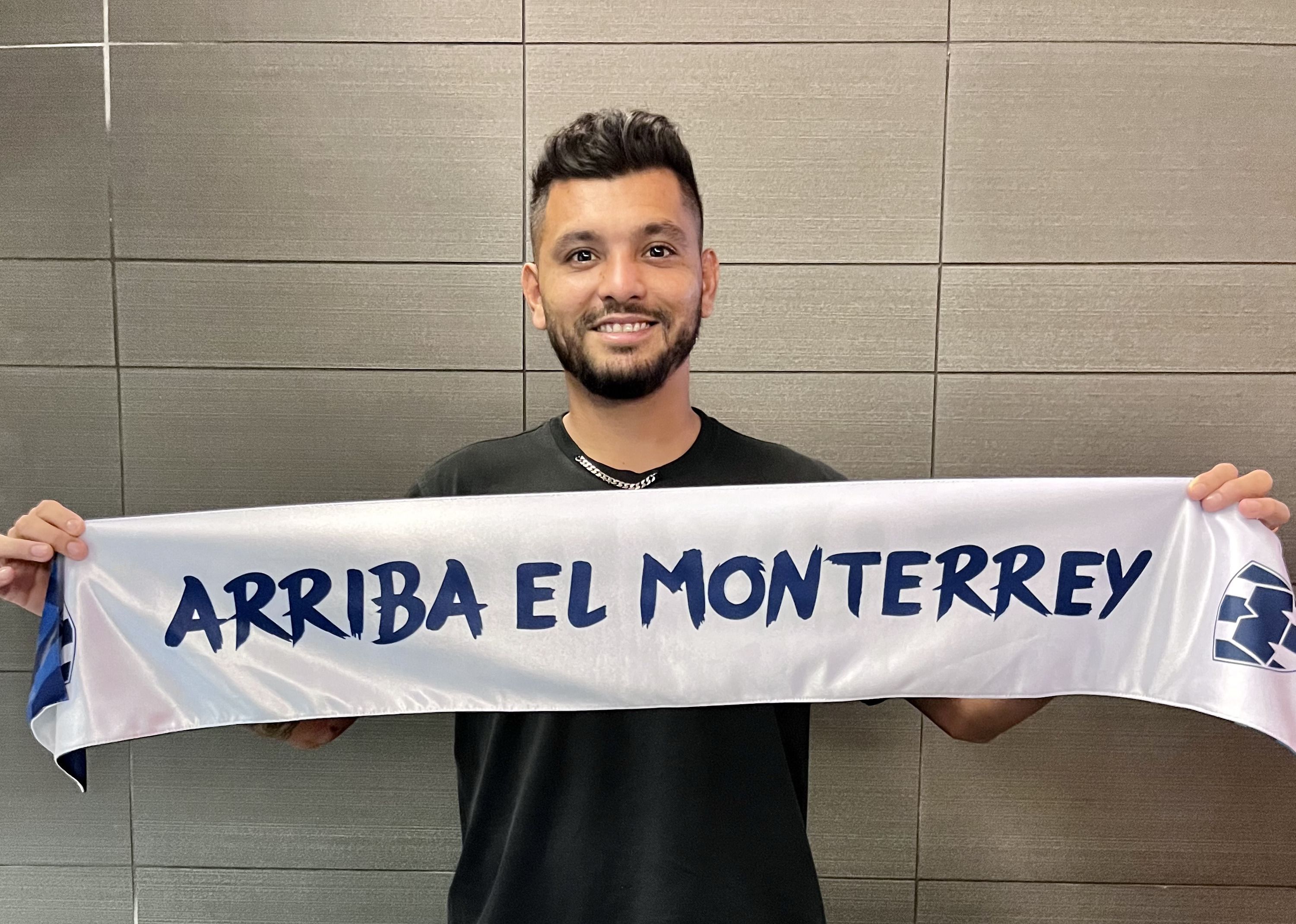  La primera fotografía de Tecatito como jugador del Rayados de Monterrey (Foto vía: Rayados)