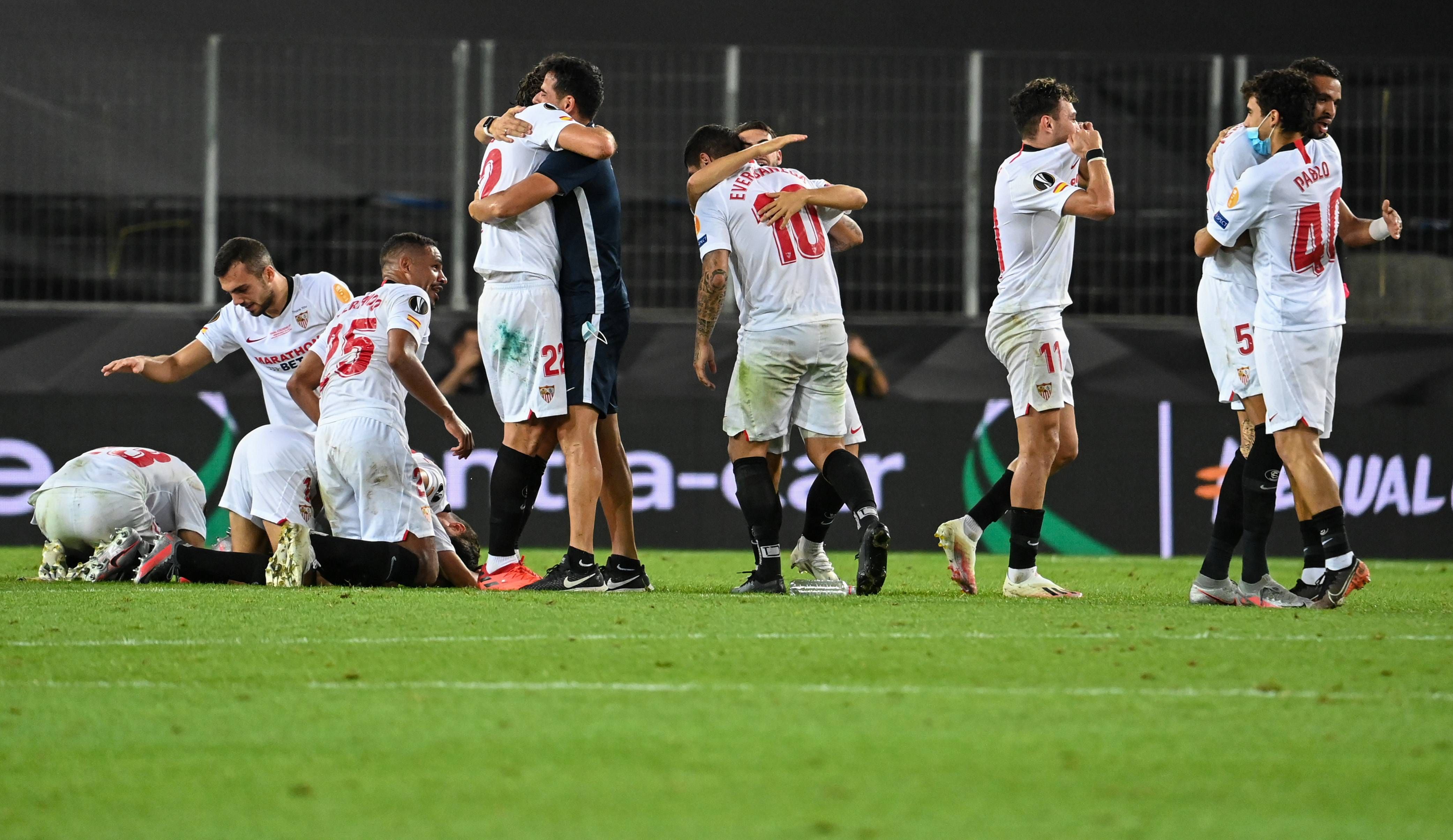  El Sevilla celebra su victoria en la final de la Europa League 2020.