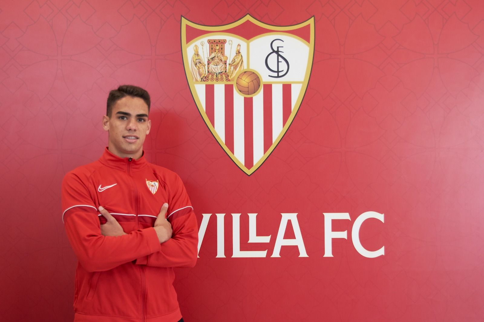  El canterano Marcelo Expósito renueva hasta 2025