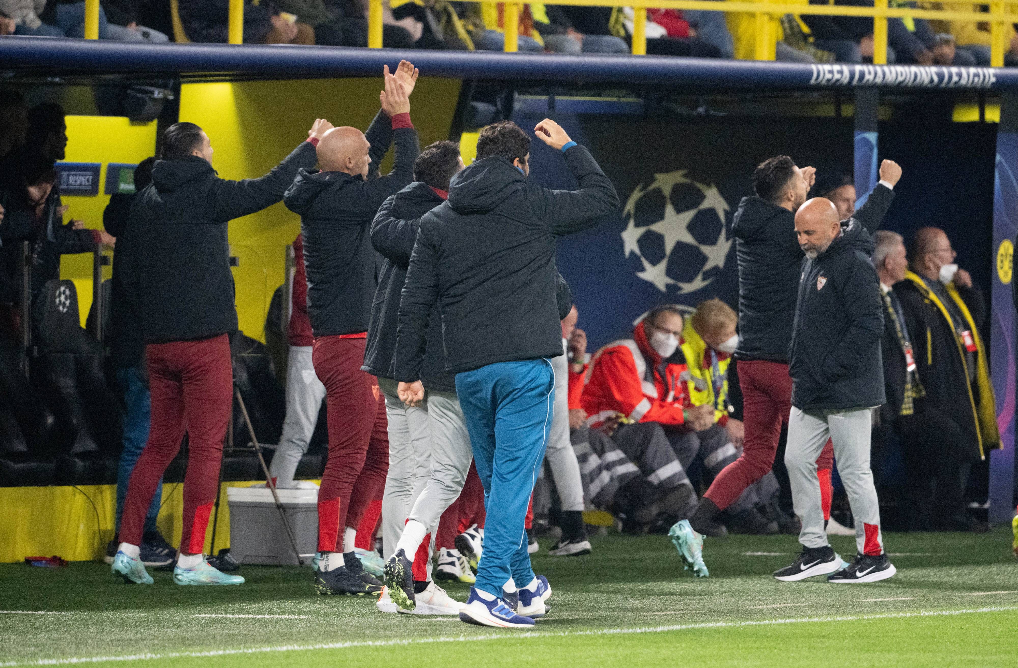  Sampaoli, en el banquillo del Sevilla, ante el Dortmund.