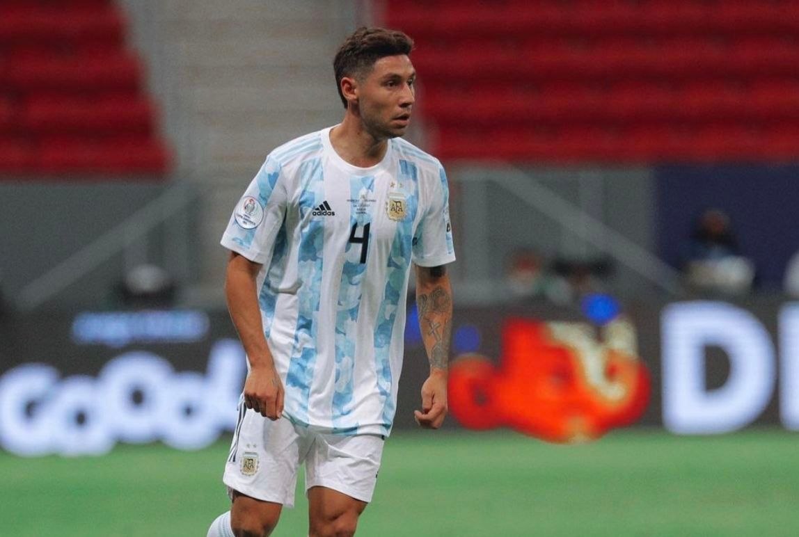  Gonzalo Montiel, jugando con la selección argentina.