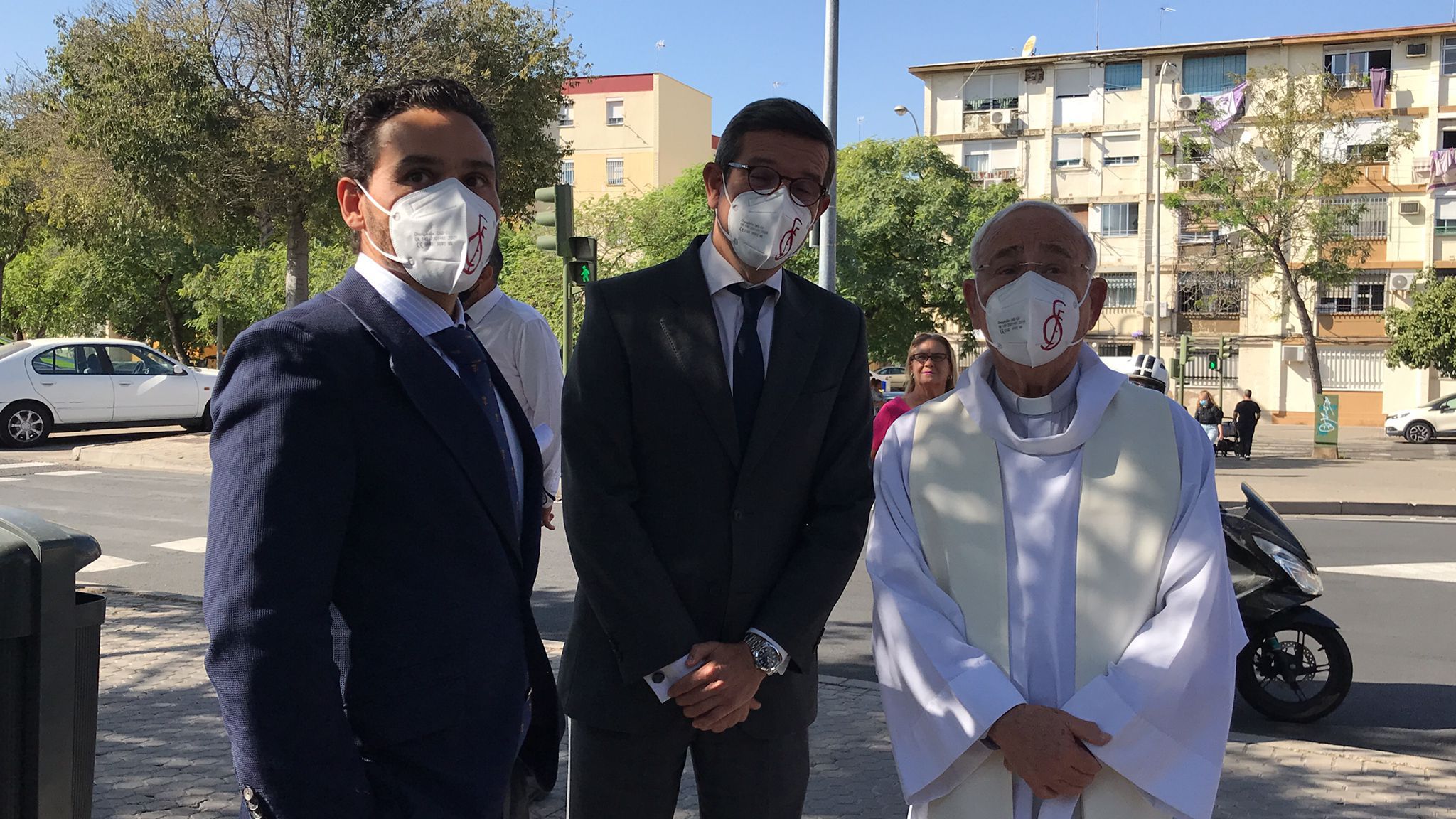  La comitiva del Sevilla en su visita al Gran Poder.