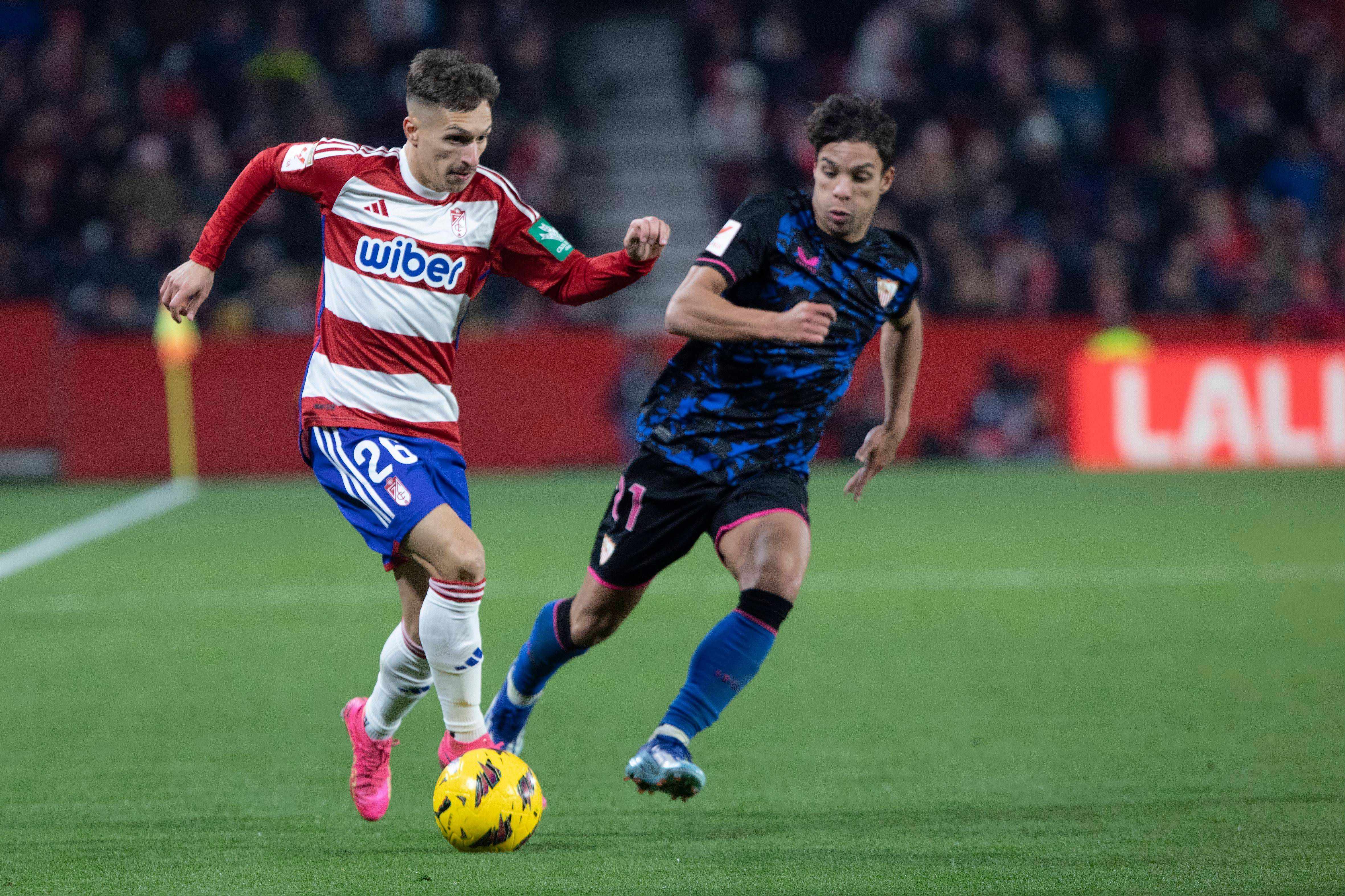Óliver Torres, en el Granada-Sevilla.