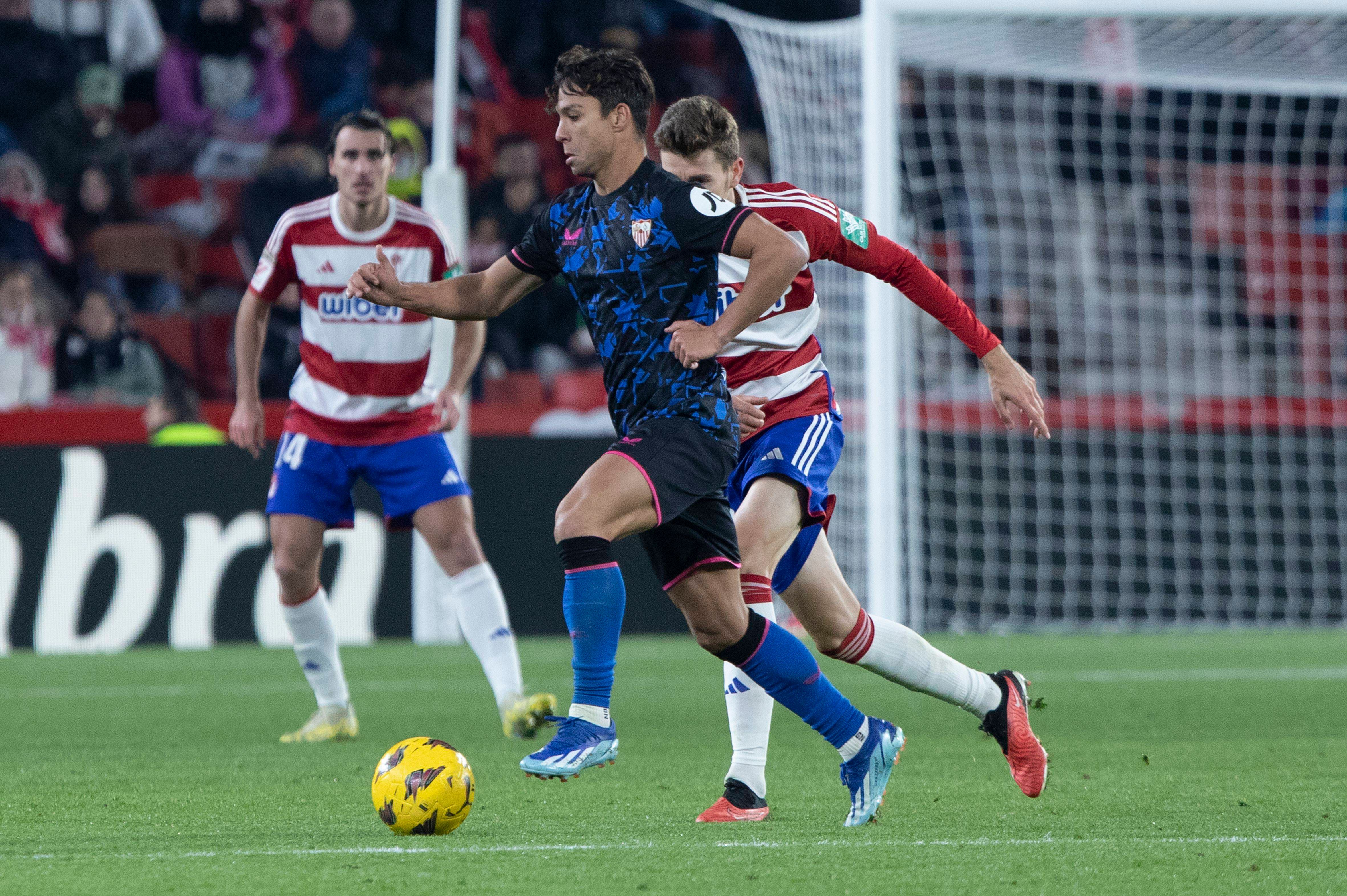 Óliver Torres, en el Granada-Sevilla.