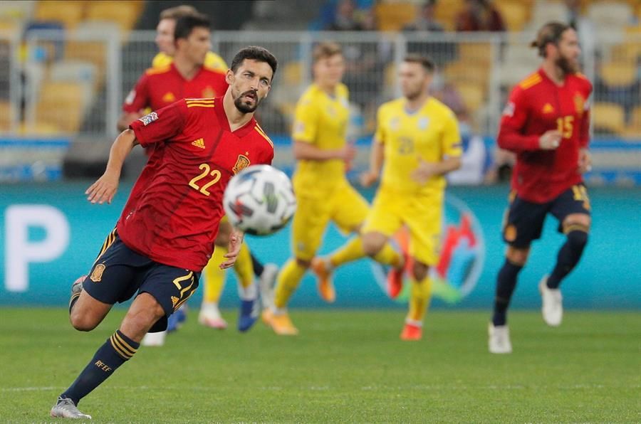  Jesús Navas, jugando con la selección española ante Ucrania.