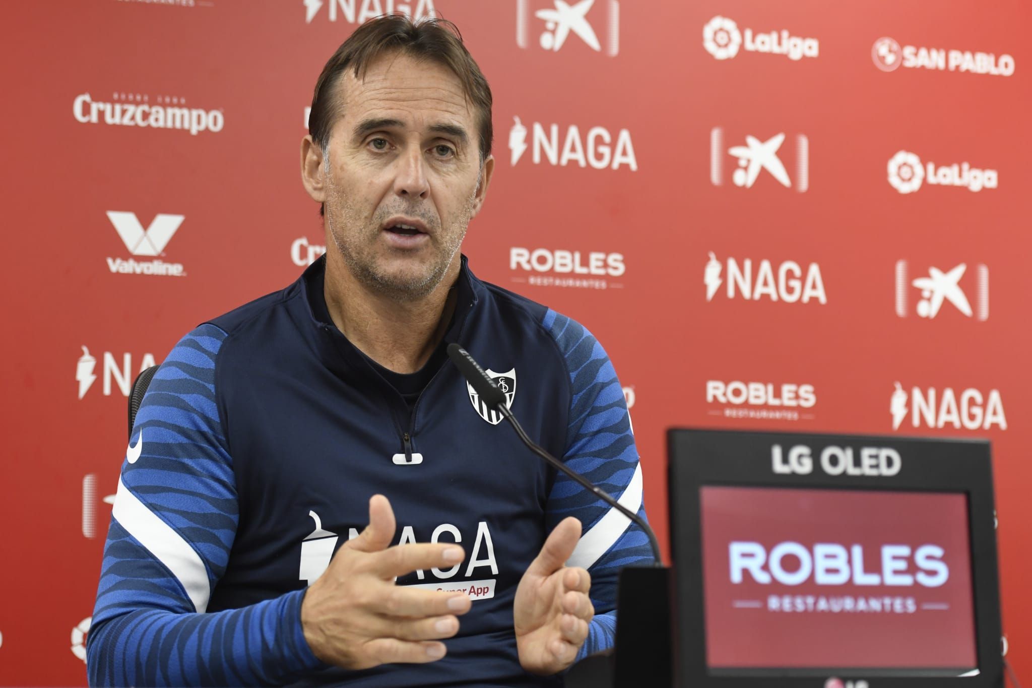  Julen Lopetegui en rueda de prensa