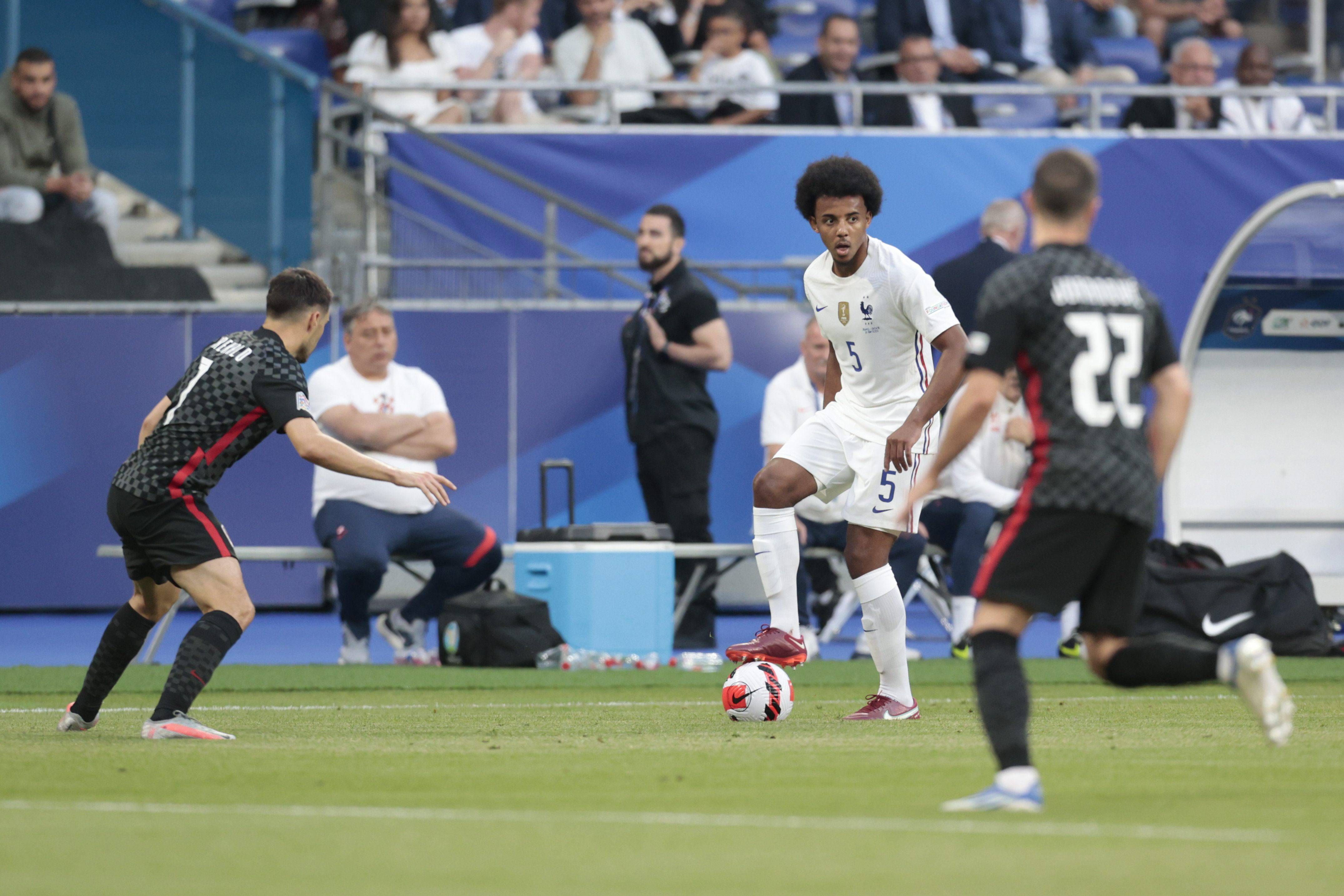 Koundé, jugando con Francia.