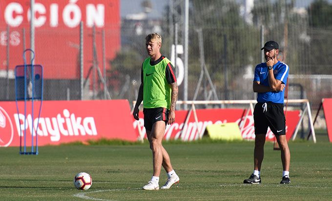  Simon Kjaer, en un entrenamiento del Sevilla.