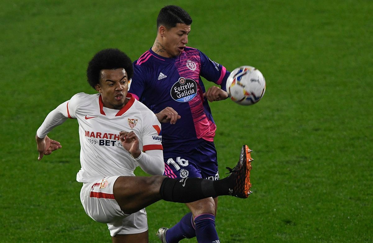  Koundé, ante el Valladolid.