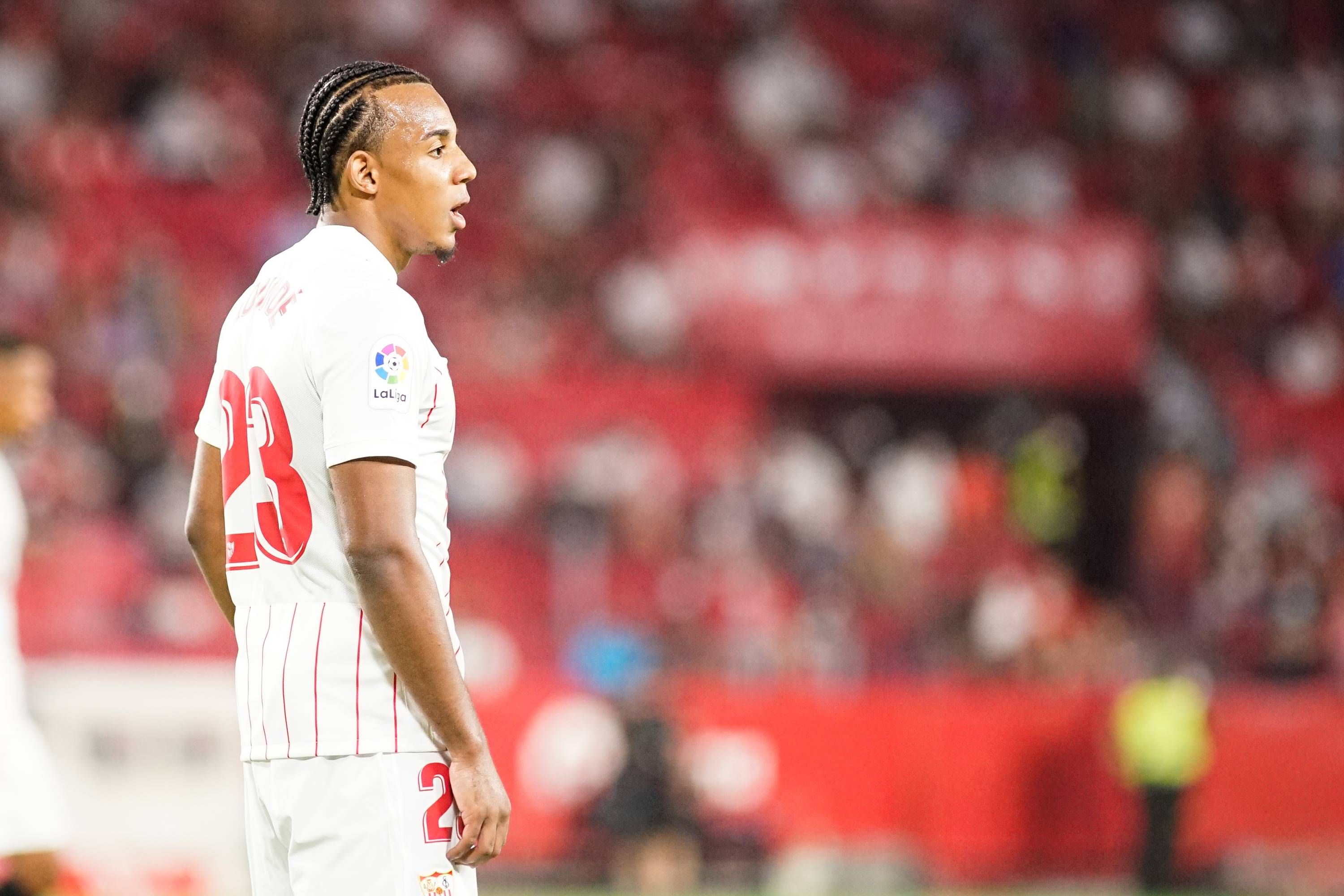 Koundé, durante un partido en el Sánchez-Pizjuán.