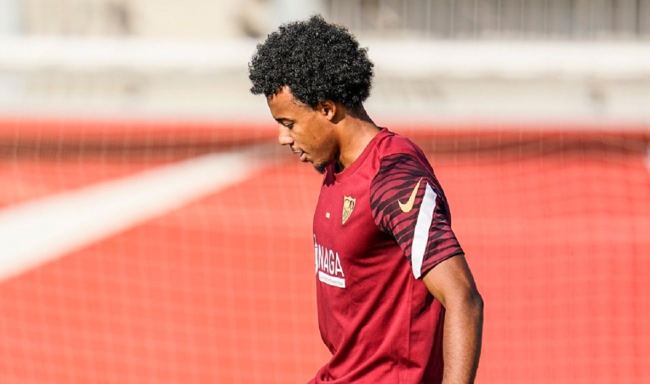  Koundé, en un entrenamiento del Sevilla.