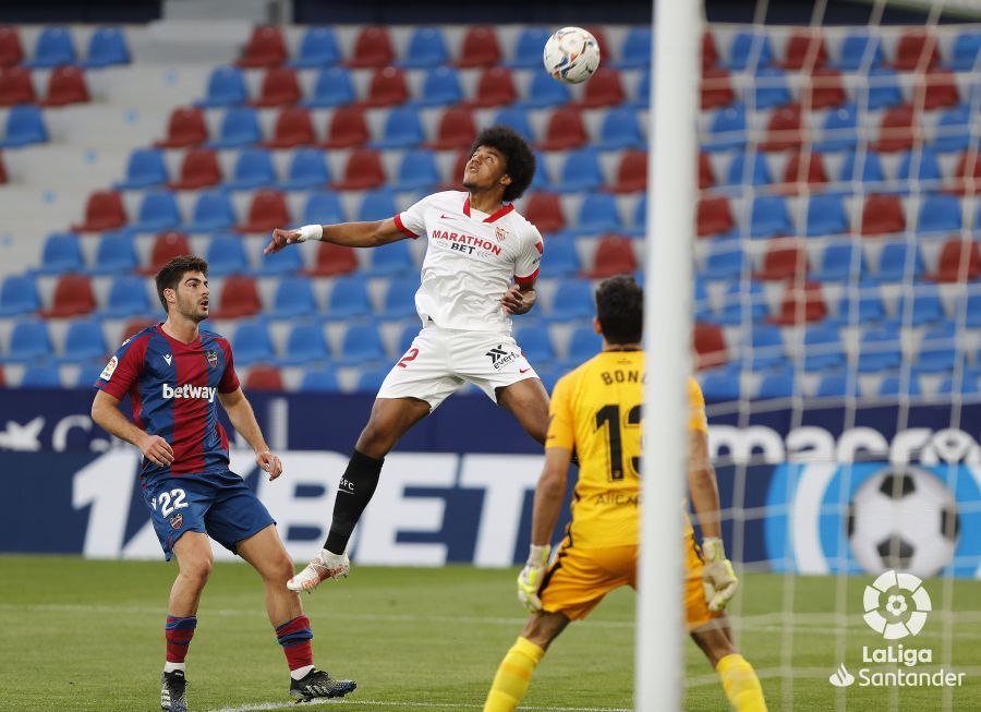  Koundé, en el partido del Ciutat de Levante.