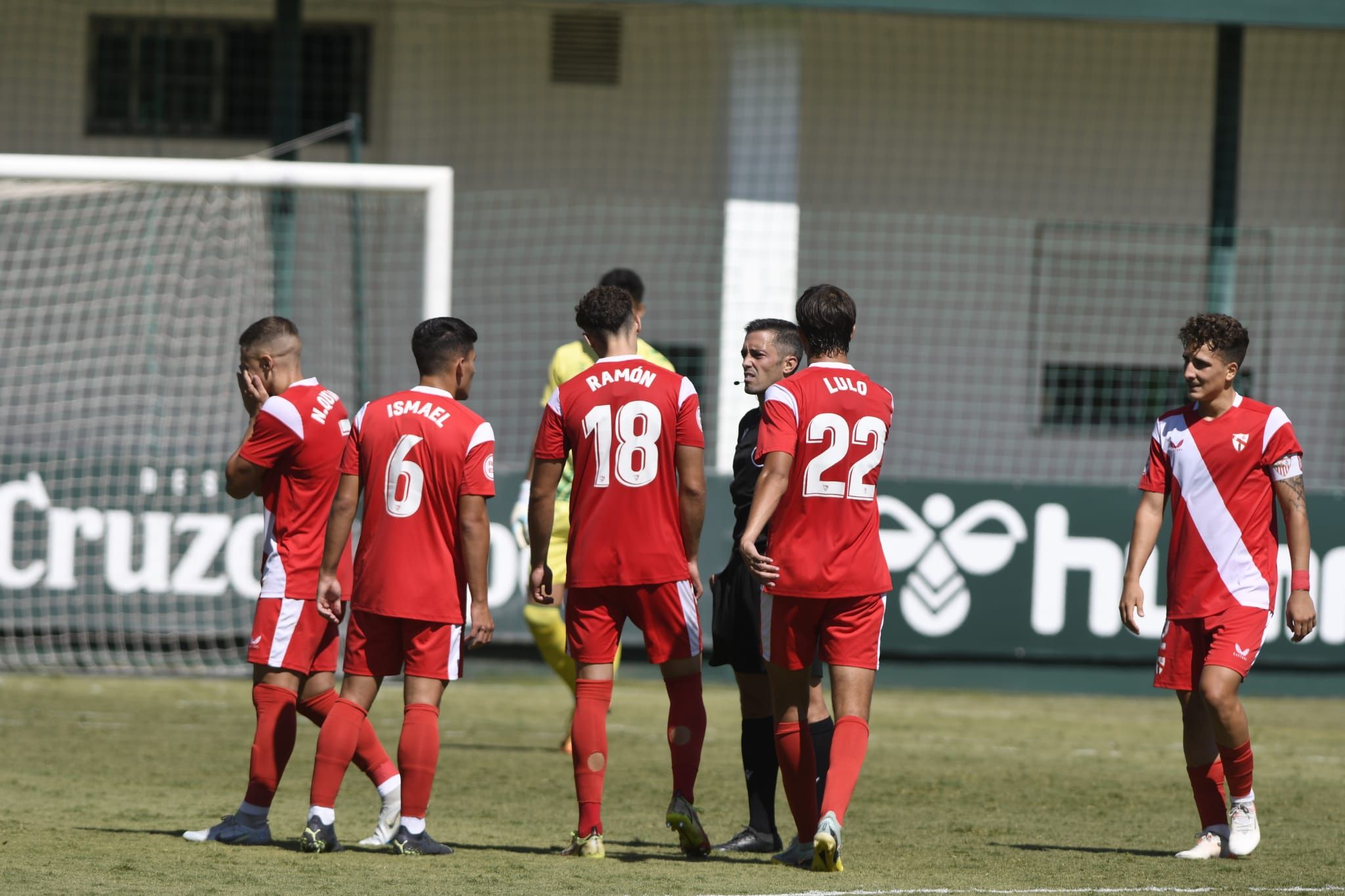 La plantilla del Sevilla Atlético en el derbi chico