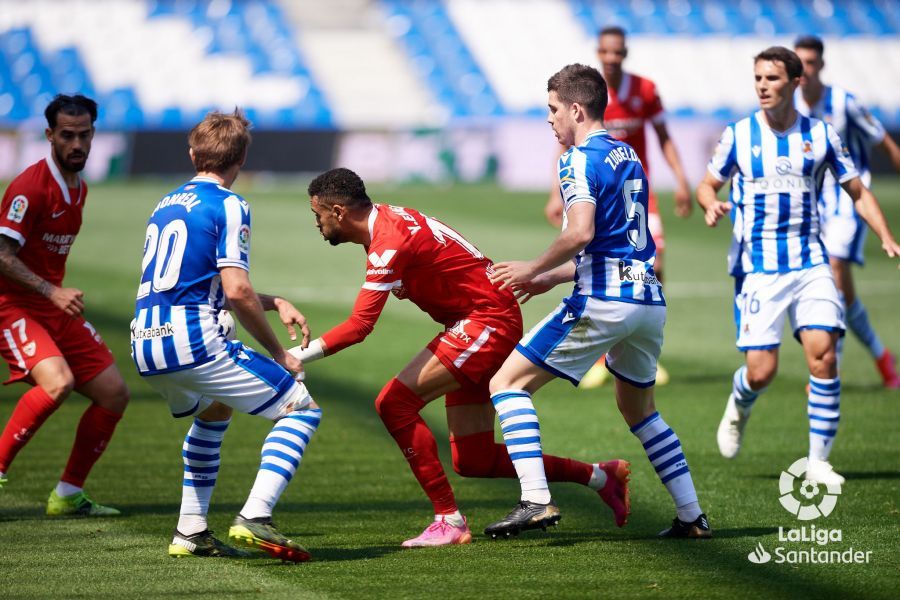  Lance del partido entre la Real Sociedad y el Sevilla.